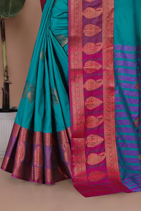 Green_Kanjeevaram_Banarasi_Silk_Cotton_Saree_For_Women