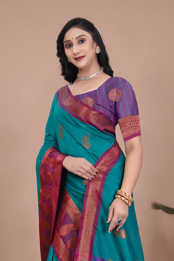 Green_Kanjeevaram_Banarasi_Silk_Cotton_Saree_For_Women