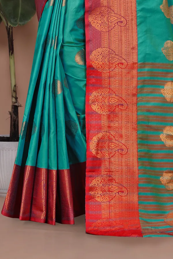 Green_Kanjivaram_Jacquard_Cotton_Silk_Saree_With_Wide_Banarasi_Zari_Border_For_Women