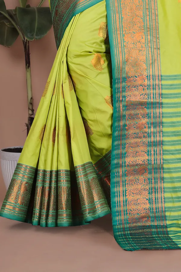 Lemone_Kanjivaram_Jacquard_Cotton_Silk_Saree_With_Wide_Banarasi_Zari_Border_For_Women