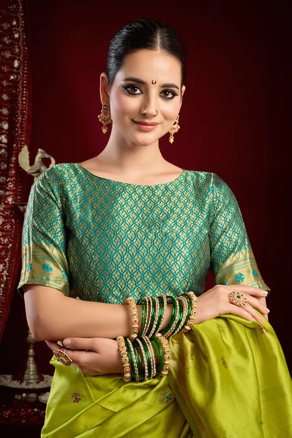 Light_Green_Light_Paithani_Silk_Saree_With_Zari_Pallu_&_Contrast_Blouse_For_Women