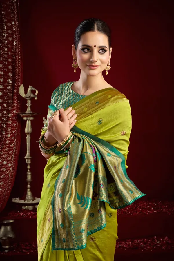 Light_Green_Light_Paithani_Silk_Saree_With_Zari_Pallu_&_Contrast_Blouse_For_Women