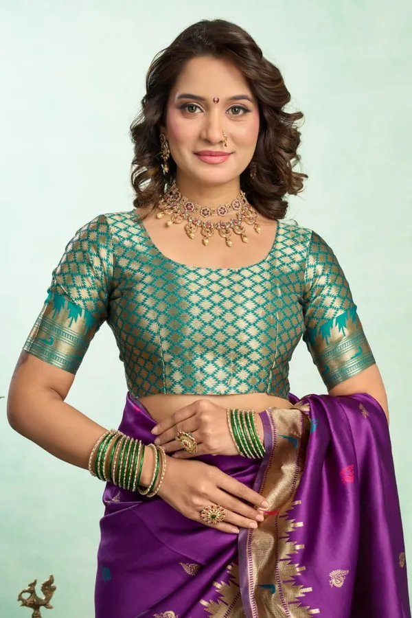 Royal_Purple_Paithani_Silk_Saree_With_Contrast_Blouse_And_Peacock_Motif_Pallu_For_Women
