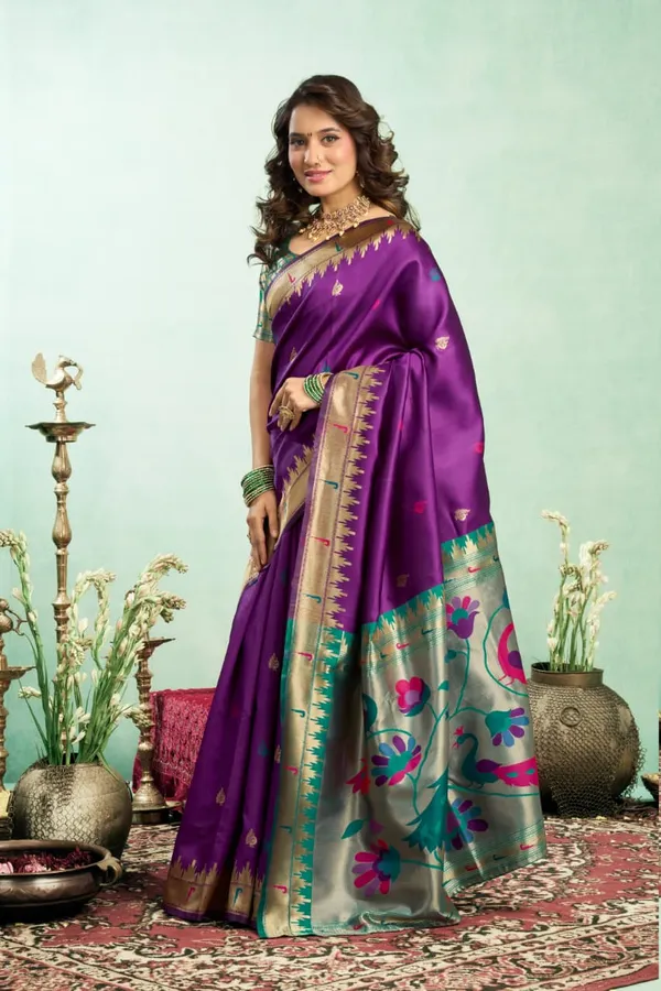 Royal_Purple_Paithani_Silk_Saree_With_Contrast_Blouse_And_Peacock_Motif_Pallu_For_Women