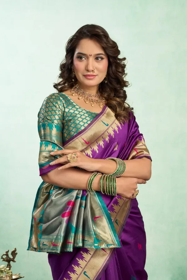 Royal_Purple_Paithani_Silk_Saree_With_Contrast_Blouse_And_Peacock_Motif_Pallu_For_Women