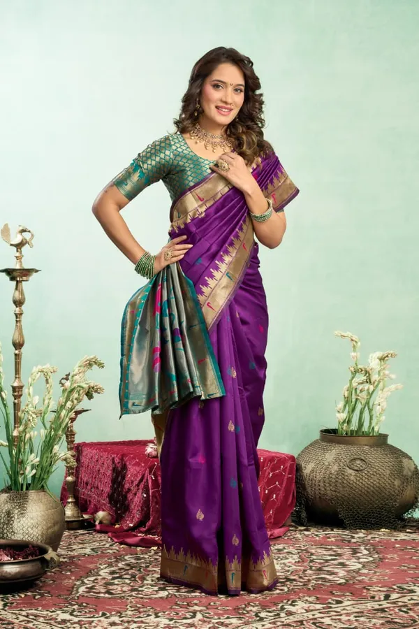 Royal_Purple_Paithani_Silk_Saree_With_Contrast_Blouse_And_Peacock_Motif_Pallu_For_Women