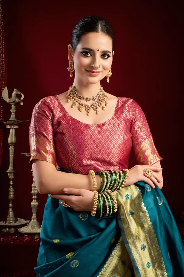 Green_Paithani_Silk_Saree_With_Zari_Pallu_&_Contrast_Blouse_For_Women