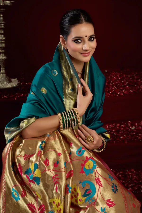 Green_Paithani_Silk_Saree_With_Zari_Pallu_&_Contrast_Blouse_For_Women
