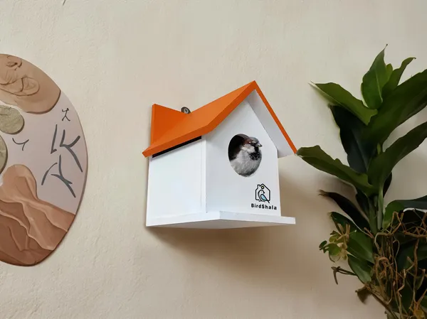 Bird_House_for_Sparrow,_Budgies_&_Finches_with_Air_Ventilation_and_Mounting_Hook_(Orange,_Medium)