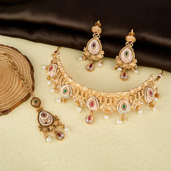 Golden_Antique_Kundan_Bridal_Choker_Necklace_Set_With_Earrings_&_Maang_Tikka_For_Women