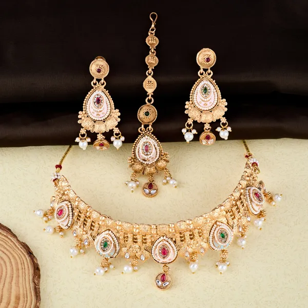 Golden_Antique_Kundan_Bridal_Choker_Necklace_Set_With_Earrings_&_Maang_Tikka_For_Women