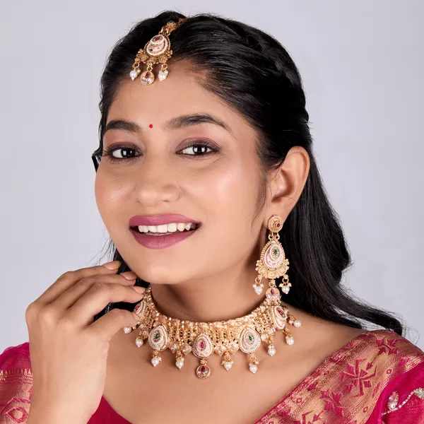 Golden_Antique_Kundan_Bridal_Choker_Necklace_Set_With_Earrings_&_Maang_Tikka_For_Women