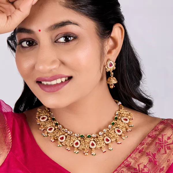 Golden_Antique_Temple_Kundan_Choker_Necklace_Set_With_Jhumka_Earrings_For_Women