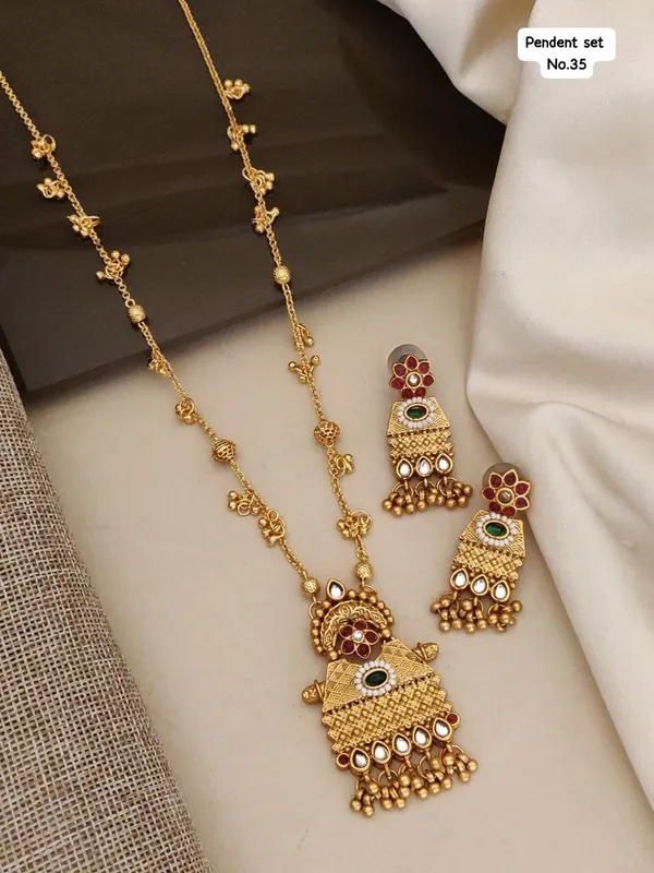 Antique_Temple_Tassel_Pendant_Chain_Set_with_Earrings