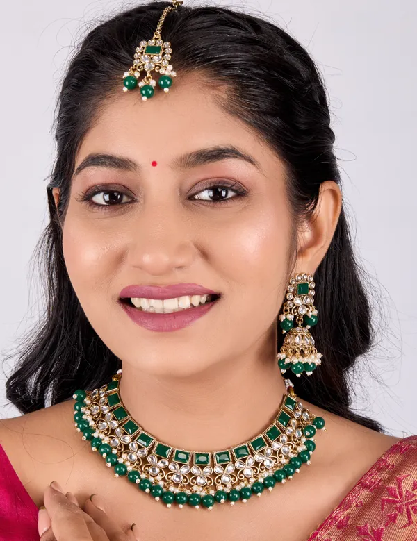 Emerald_Green_Kundan_Choker_Necklace_Set_With_Jhumka_Earrings_For_Women