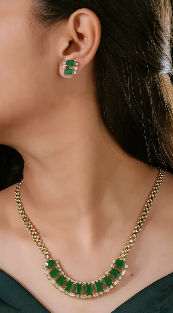 Emerald_Green_Stone_Designer_Necklace_Set_with_Matching_Earrings