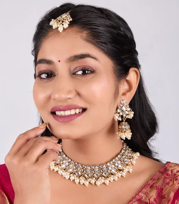 Ivory_Pearl_Kundan_Choker_Necklace_Set_With_Jhumka_Earrings_&_Maang_Tikka_For_Women