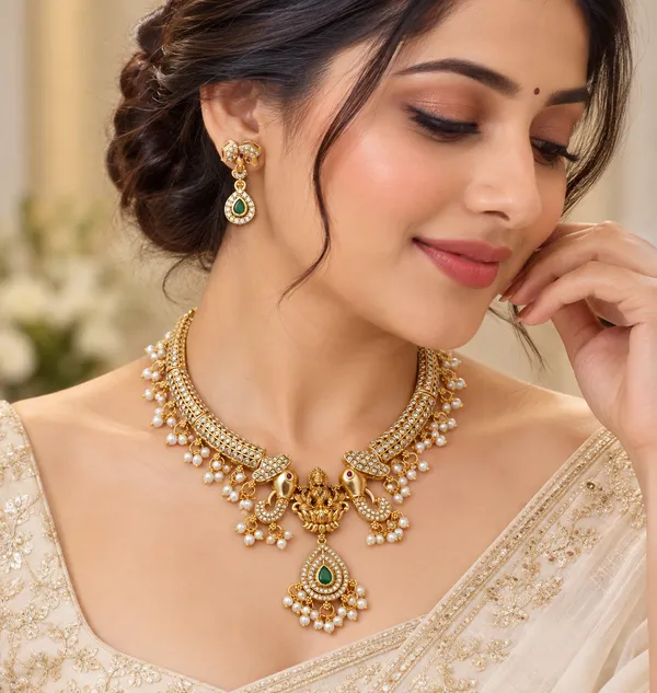Kundan_Lakshmi_Green_Stone_Pearl_Necklace_Set_with_Earrings