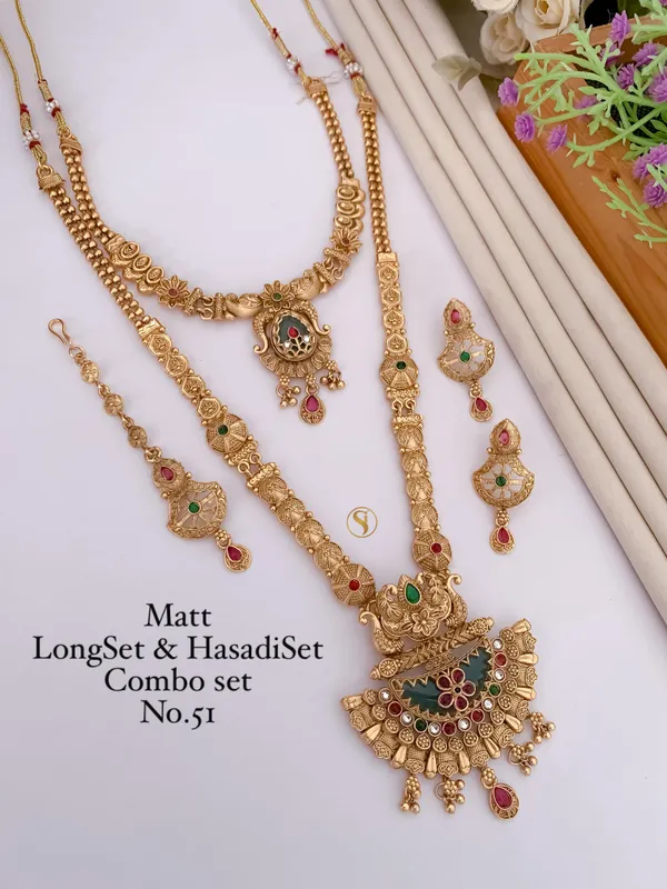 Premium_Matte_Gold_Temple_Jewellery_Long_&_Hasadi_Combo_Set_with_Green_&_Ruby_Stones