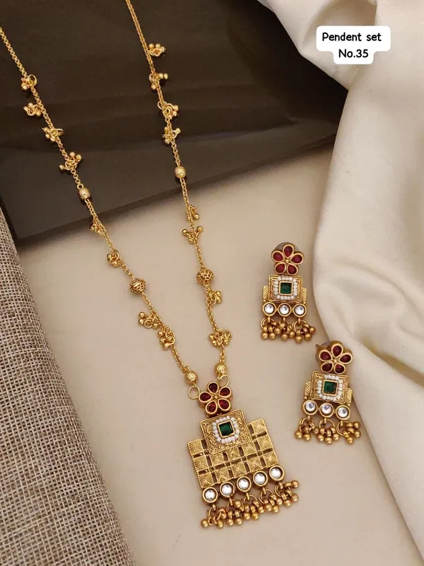 Royal_Antique_Floral_Pendant_Chain_Set_with_Earrings