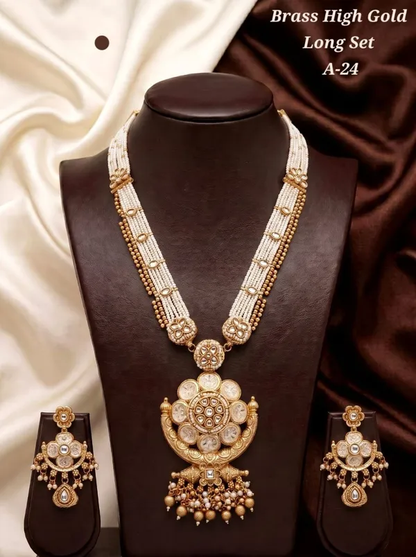 Royal_Kundan_Pearl_Long_Necklace_Set_with_Statement_Pendant_&_Earrings