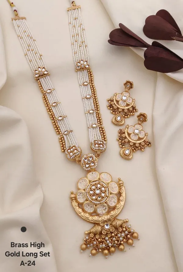 Royal_Kundan_Pearl_Long_Necklace_Set_with_Statement_Pendant_&_Earrings