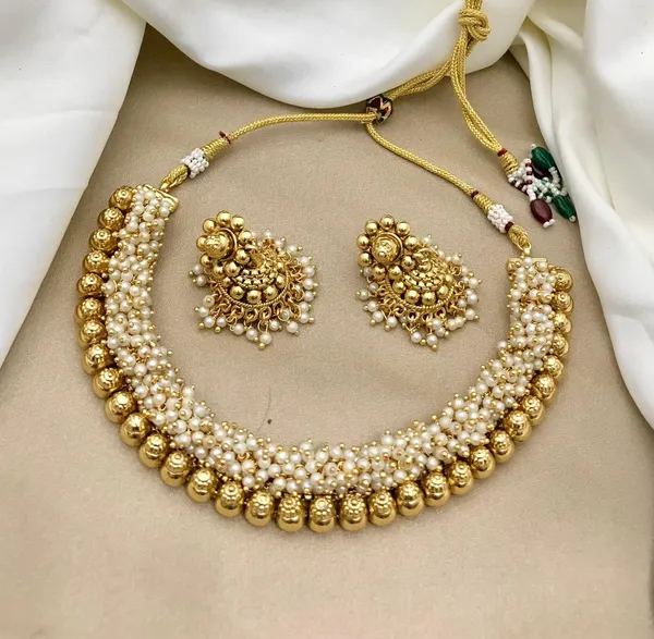 Royal_Pearl_Beaded_Gold_Choker_Set_with_Jhumka_Earrings