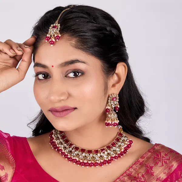 Ruby_Red_Kundan_Choker_Necklace_Set_With_Jhumka_&_Maang_Tikka_For_Women