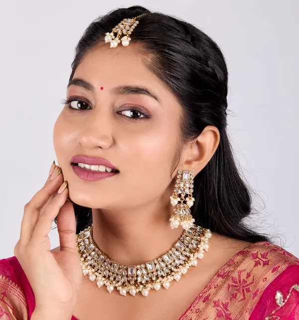 Ivory_Pearl_Kundan_Choker_Necklace_Set_With_Jhumka_Earrings_&_Maang_Tikka_For_Women