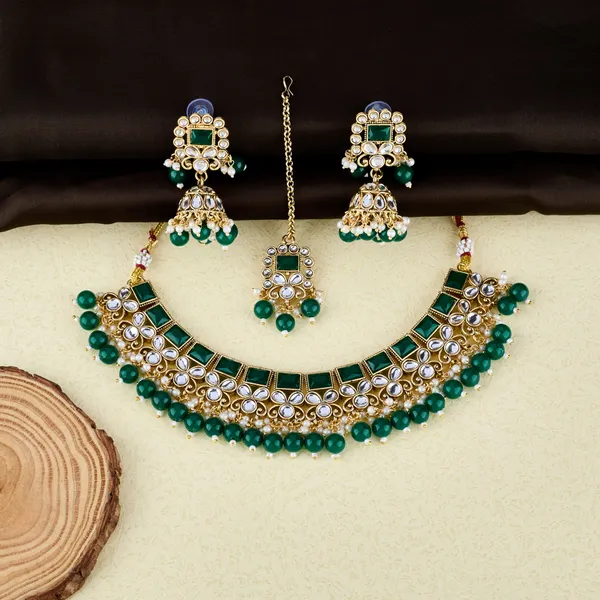 Emerald_Green_Kundan_Choker_Necklace_Set_With_Jhumka_Earrings_For_Women