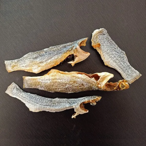 Dry_Mullet_Fish,_Dried_Kerala_Fresh_Water_Fish_(Kanni_/_Kanambu)_-_100Gm
