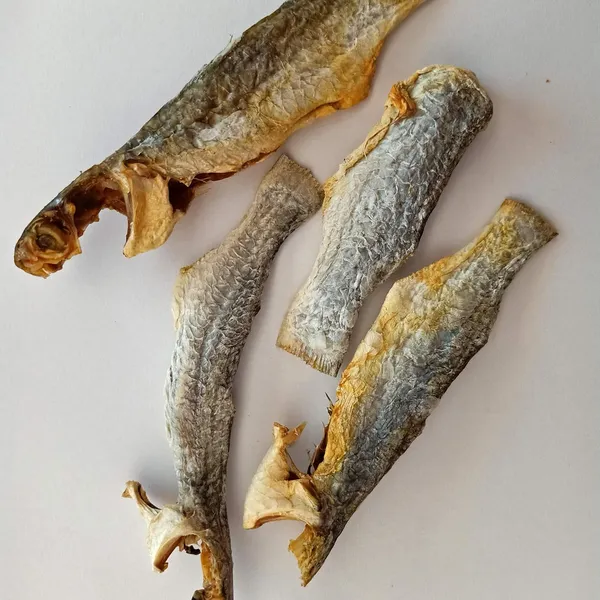 Dry_Mullet_Fish,_Dried_Kerala_Fresh_Water_Fish_(Kanni_/_Kanambu)_-_100Gm