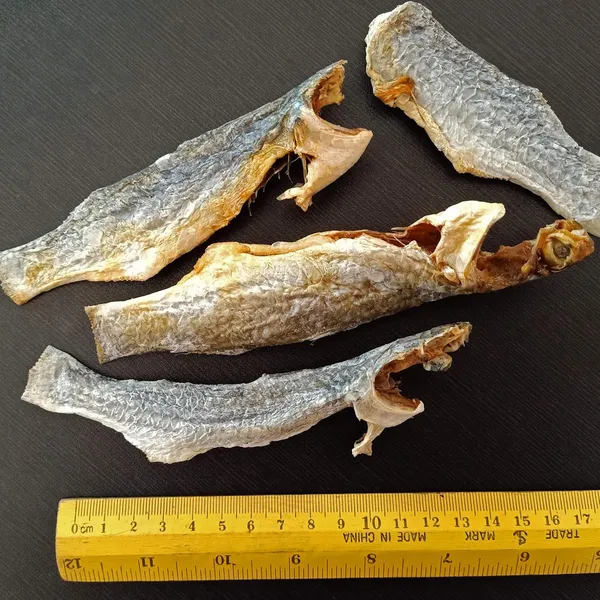 Dry_Mullet_Fish,_Dried_Kerala_Fresh_Water_Fish_(Kanni_/_Kanambu)_-_100Gm