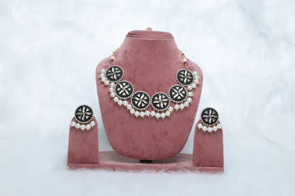 Black_Srinika_Choker_Set_For_Women