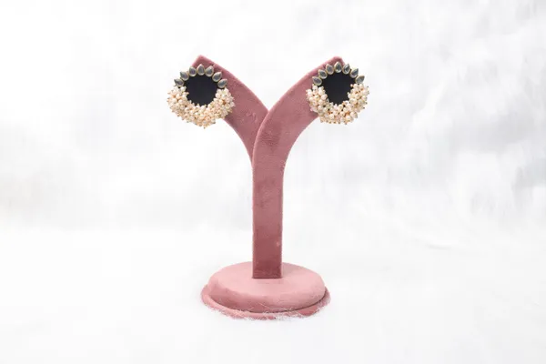 Black_Aavya_Stud_Earring_For_Women