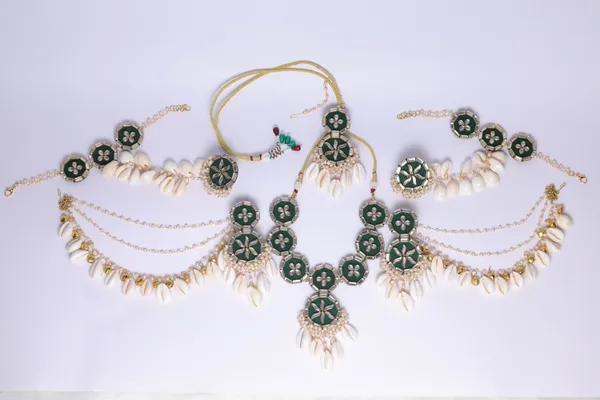 Green_Jivika_Bridal_Jewelry_Set_For_Women