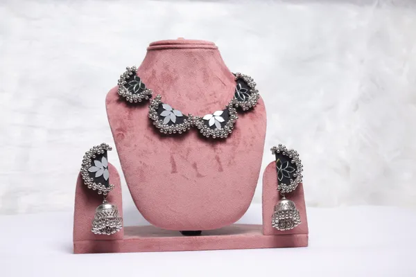 Black_Akira_Choker_Set_For_Women