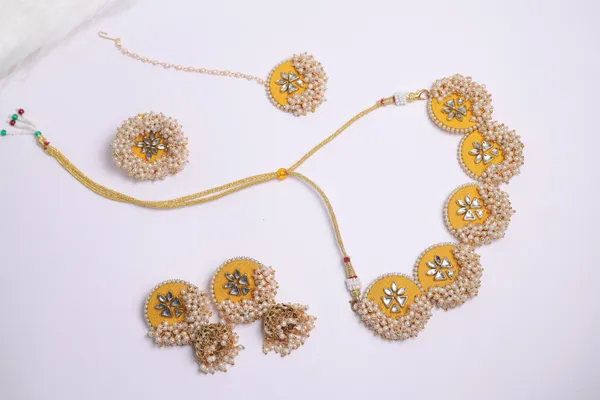 Yellow_Yogita_Set_With_Mangtikka