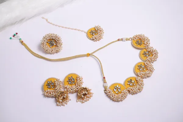 Yellow_Yogita_Set_With_Mangtikka