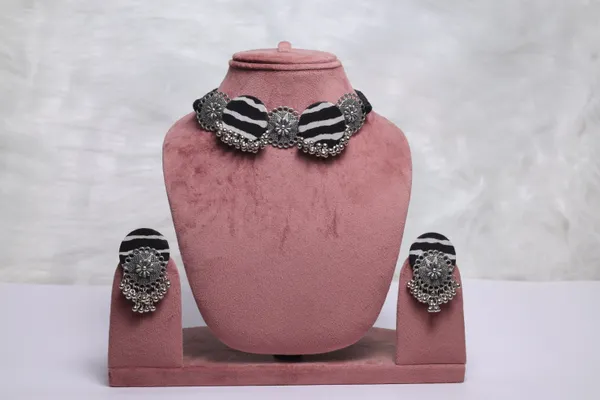 Black_Nishka_Choker_Set_For_Women
