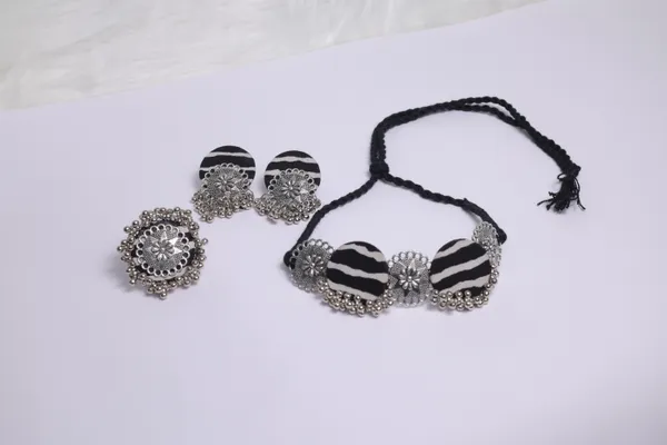 Black_Nishka_Choker_Set_For_Women