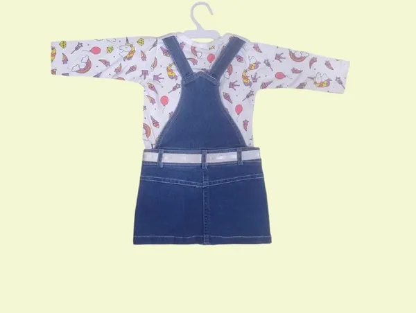 Girls_Dungaree_And_T_Shirt_Set