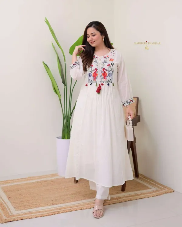 Cream_cotton__yoke_style_kurti_with_keyhole_neck