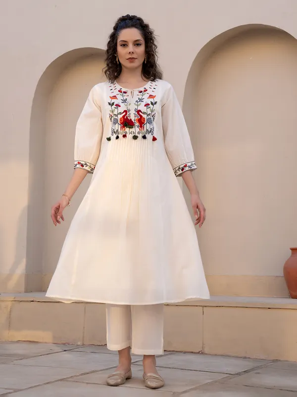 Cream_cotton__yoke_style_kurti_with_keyhole_neck