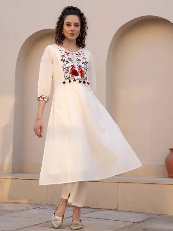 Cream_cotton__yoke_style_kurti_with_keyhole_neck