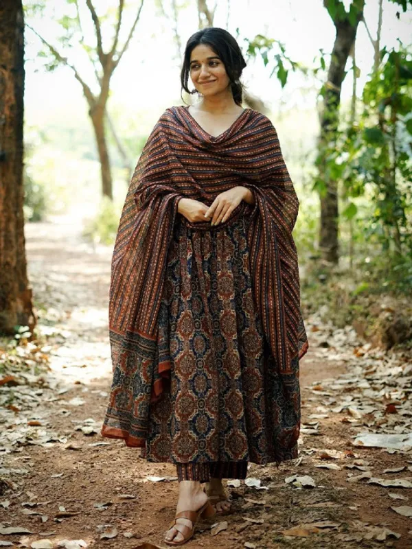Brown_Ethnic_Motifs_Embroidered_Thread_Work_Anarkali_Kurta_with_Trousers_&_Dupatta_For_Women