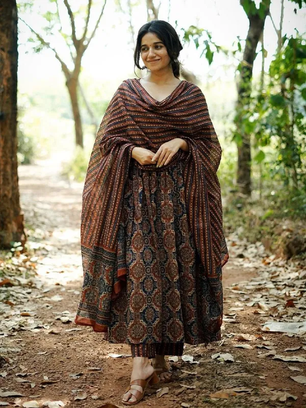 Brown_Ethnic_Motifs_Embroidered_Thread_Work_Anarkali_Kurta_with_Trousers_&_Dupatta_For_Women