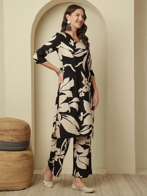 Black_Floral_Printed_V_Neck_Kurta_With_Palazzos_For_Women