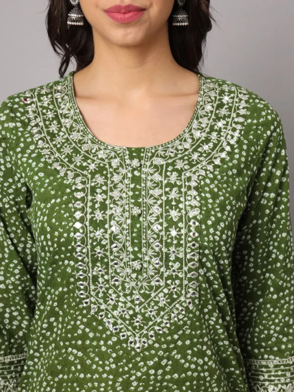Green_Bandhani_Embroidered_Regular_Thread_Work_Pure_Cotton_Kurta_with_Trousers_For_Women