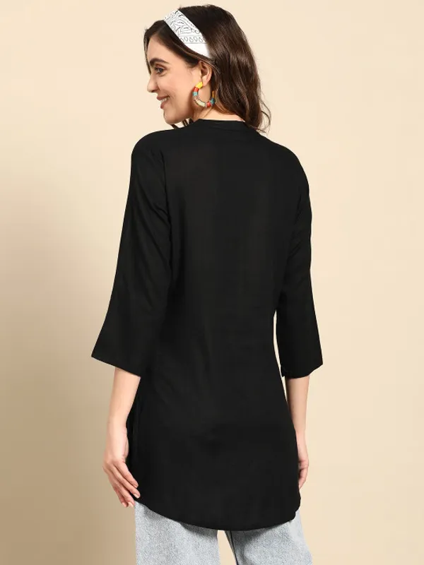 Women_Solid_Mandarin_Collar_Short_Kurti